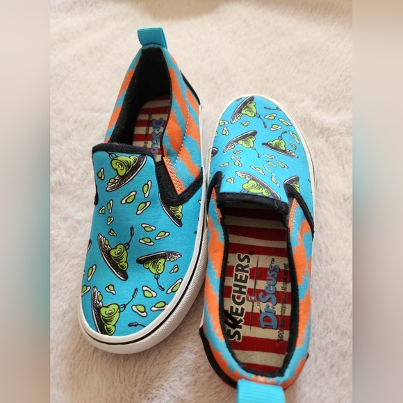 Kids Dr. Seuss slip ons - Picture 9 of 9